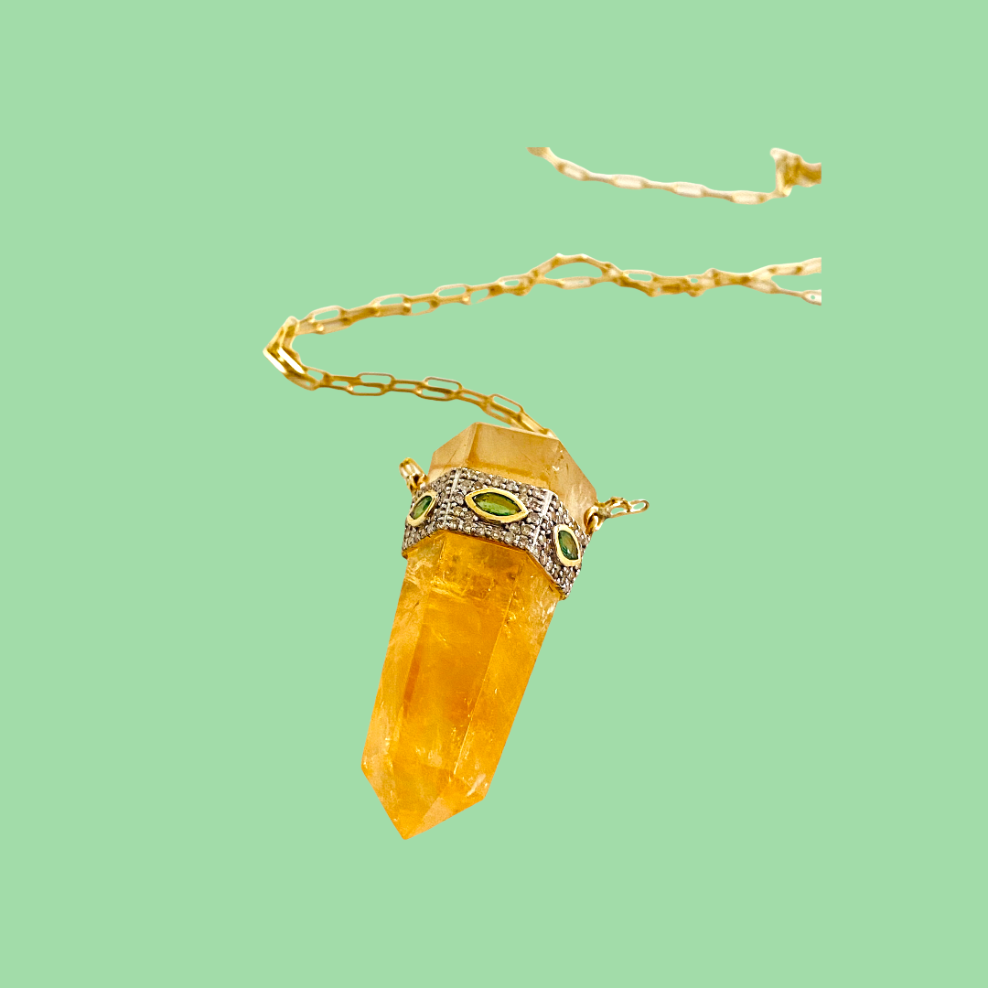 Pale Amethyst Crystal Pendant, Yellow Gold and Diamond – Roseark